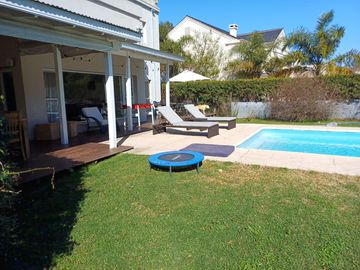 Casa en Venta 4 ambientes con dependencia - Abril Club De Campo