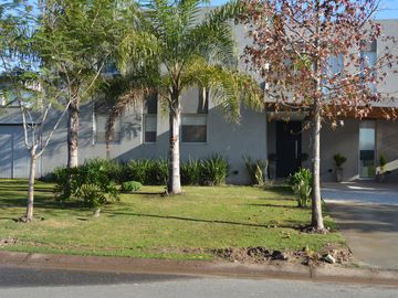 Excelente Casa en Venta en Acacias!!