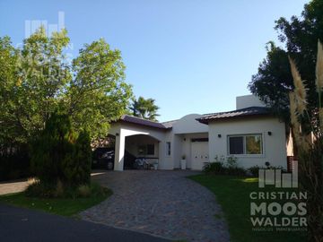 Casa en Venta de  4 ambientes- Alamo Alto-