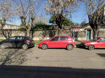 Casa con 3 lotes en venta en excelente ubicación - General Belgrano, Bs As