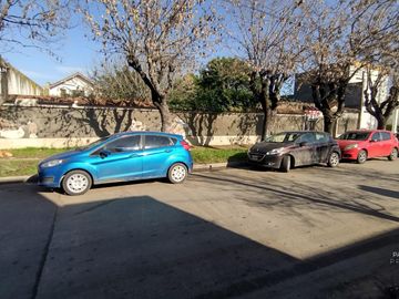 Casa con 3 lotes en venta en excelente ubicación - General Belgrano, Bs As