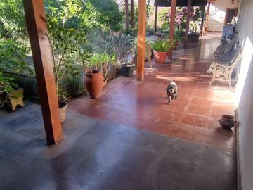 Casa con 3 lotes en venta en excelente ubicación - General Belgrano, Bs As