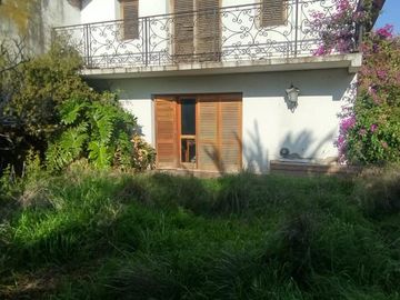 Casa con 3 lotes en venta en excelente ubicación - General Belgrano, Bs As