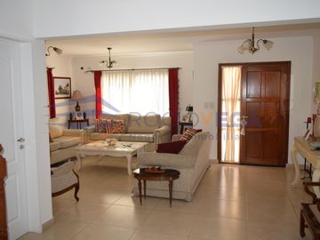 Venta de casa  en barrio Las Orquineas, Pilar