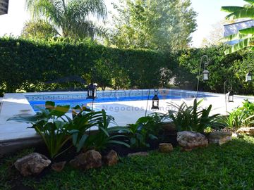 Venta de casa  en barrio Las Orquineas, Pilar