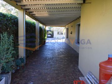 Venta de casa  en barrio Las Orquineas, Pilar