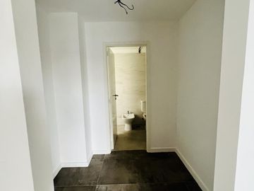 Departamento en  venta en edificio de CATEGORIA  -  Monte Grande