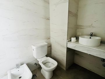 Departamento en  venta en edificio de CATEGORIA  -  Monte Grande