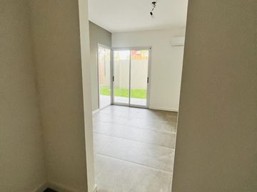 Departamento en  venta en edificio de CATEGORIA  -  Monte Grande
