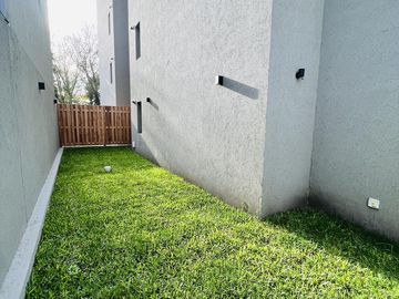Departamento en  venta en edificio de CATEGORIA  -  Monte Grande