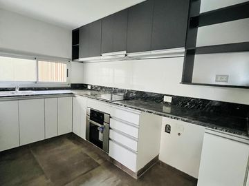 Departamento en  venta en edificio de CATEGORIA  -  Monte Grande