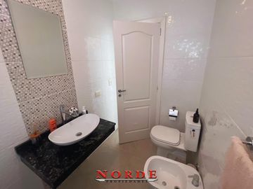 VENTA • ESCOBAR • PUERTOS DEL LAGO-VISTAS• CASA • 5 AMBIENTES • PISCINA