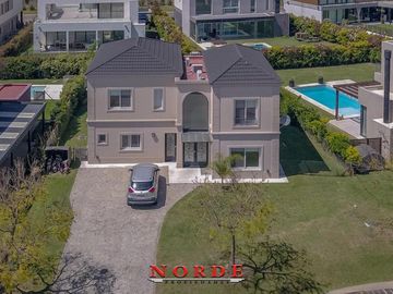 VENTA • ESCOBAR • PUERTOS DEL LAGO-VISTAS• CASA • 5 AMBIENTES • PISCINA