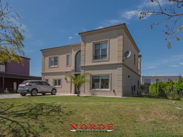 VENTA • ESCOBAR • PUERTOS DEL LAGO-VISTAS• CASA • 5 AMBIENTES • PISCINA