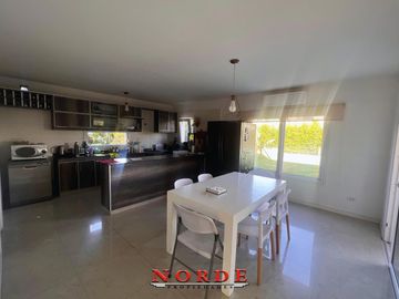 VENTA • ESCOBAR • PUERTOS DEL LAGO-VISTAS• CASA • 5 AMBIENTES • PISCINA