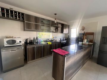 VENTA • ESCOBAR • PUERTOS DEL LAGO-VISTAS• CASA • 5 AMBIENTES • PISCINA