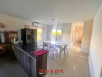 VENTA • ESCOBAR • PUERTOS DEL LAGO-VISTAS• CASA • 5 AMBIENTES • PISCINA
