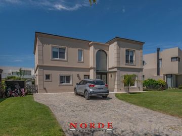 VENTA • ESCOBAR • PUERTOS DEL LAGO-VISTAS• CASA • 5 AMBIENTES • PISCINA