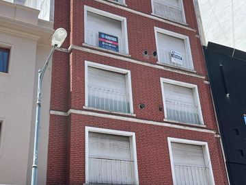 Ofrecemos en venta este piso de 3 ambientes reciclado a nuevo !!!