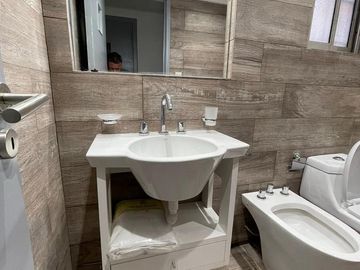 Ofrecemos en venta este piso de 3 ambientes reciclado a nuevo !!!