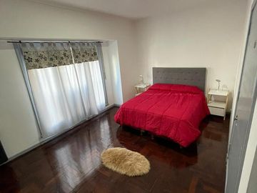 Ofrecemos en venta este piso de 3 ambientes reciclado a nuevo !!!