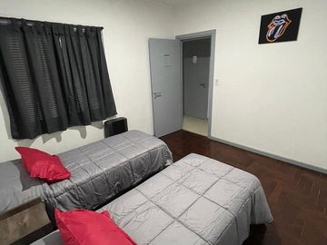 Ofrecemos en venta este piso de 3 ambientes reciclado a nuevo !!!