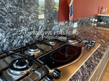 Casa en  venta Barrio Raitra 3 dorm en suite mas monoambiente - San Martin de los Andes