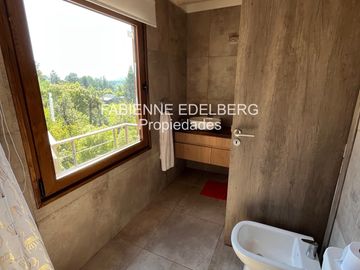 Casa en  venta Barrio Raitra 3 dorm en suite mas monoambiente - San Martin de los Andes