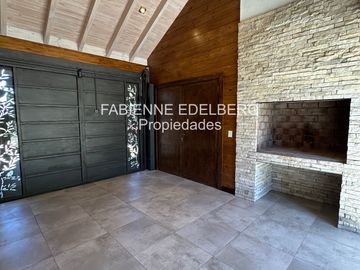 Casa en  venta Barrio Raitra 3 dorm en suite mas monoambiente - San Martin de los Andes