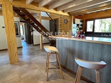 Casa en  venta Barrio Raitra 3 dorm en suite mas monoambiente - San Martin de los Andes