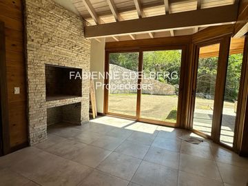 Casa en  venta Barrio Raitra 3 dorm en suite mas monoambiente - San Martin de los Andes