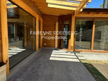 Casa en  venta Barrio Raitra 3 dorm en suite mas monoambiente - San Martin de los Andes