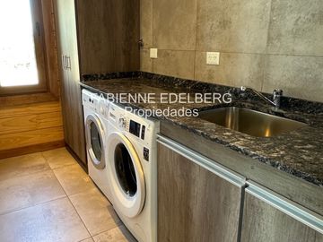 Casa en  venta Barrio Raitra 3 dorm en suite mas monoambiente - San Martin de los Andes