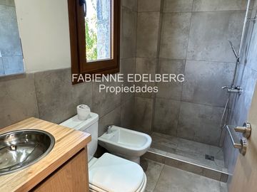 Casa en  venta Barrio Raitra 3 dorm en suite mas monoambiente - San Martin de los Andes