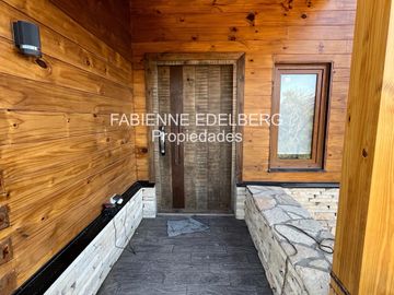 Casa en  venta Barrio Raitra 3 dorm en suite mas monoambiente - San Martin de los Andes