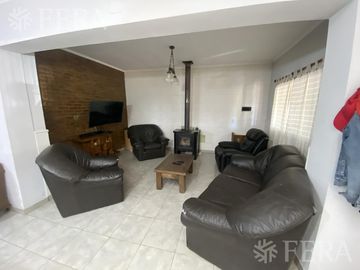Venta casa quinta de 4 ambientes con piscina en Villa San Luis - Florencio Varela