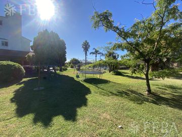 Venta casa quinta de 4 ambientes con piscina en Villa San Luis - Florencio Varela