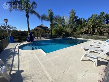 Venta casa quinta de 4 ambientes con piscina en Villa San Luis - Florencio Varela