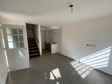 Duplex en venta  - 2 dormitorios 2 baños - Cochera - 70 mts2 - San Carlos