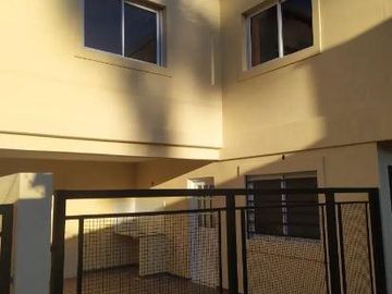 Duplex en venta  - 2 dormitorios 2 baños - Cochera - 70 mts2 - San Carlos