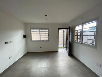 Duplex en venta  - 2 dormitorios 2 baños - Cochera - 70 mts2 - San Carlos