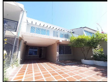 Hermosa y amplia casa en venta en El Jardín