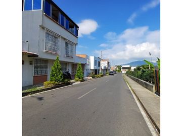SE VENDE CASA VEHICUAR EN FRAILES DOSQUEBRADAS