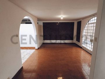 ALQUILER CASA EN LA MOLINA