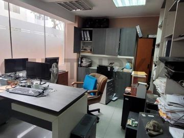 Edificio de oficinas administrativas con renta activa en Venta, San Borja