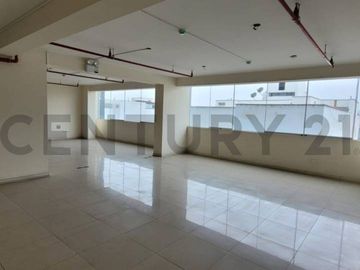 Edificio de oficinas administrativas con renta activa en Venta, San Borja