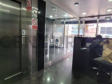Edificio de oficinas administrativas con renta activa en Venta, San Borja