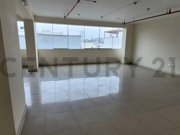 Edificio de oficinas administrativas con renta activa en Venta, San Borja