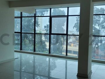 Edificio de oficinas administrativas con renta activa en Venta, San Borja
