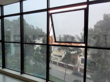 Edificio de oficinas administrativas con renta activa en Venta, San Borja